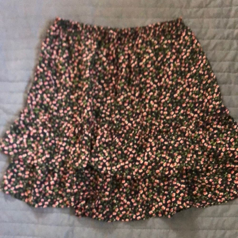Flirty pull on skirt with pockets. Ruffle layers Sz XS.